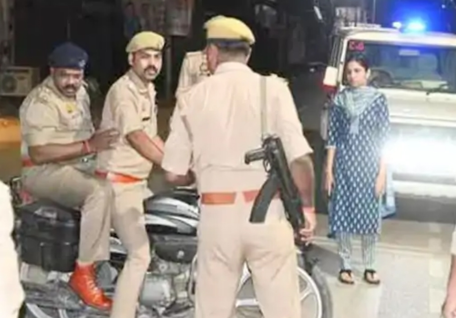 यूपी पुलिस के इंस्पेक्टर-दरोगा ने लूटी 50 किलो चांदी, दोनों अरेस्ट, चेकिंग के बहाने गाड़ी रुकवाकर वारदात