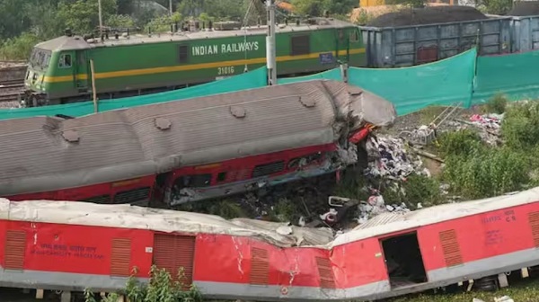 बालासोर रेल एक्सीडेंट: रेलवे के 7 कर्मचारी निलंबित, गैर-इरादतन हत्या, सबूत मिटाने के आरोप