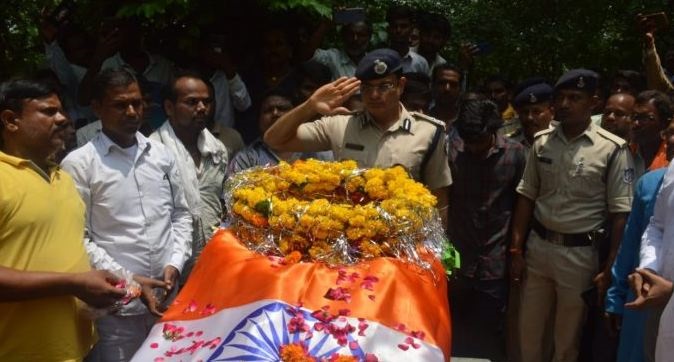जबलपुर के सपूत की शहादत पर नम हुई हजारों आंखे, राजकीय सम्मान के साथ अंत्येष्ठि, कलेक्टर-एसपी ने दी श्रद्धाजंलि