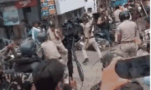 बिहार में नीतिश सरकार के खिलाफ चल रहे प्रदर्शन में पुलिस ने किया लाठीचार्ज, भाजपा नेता की मौत