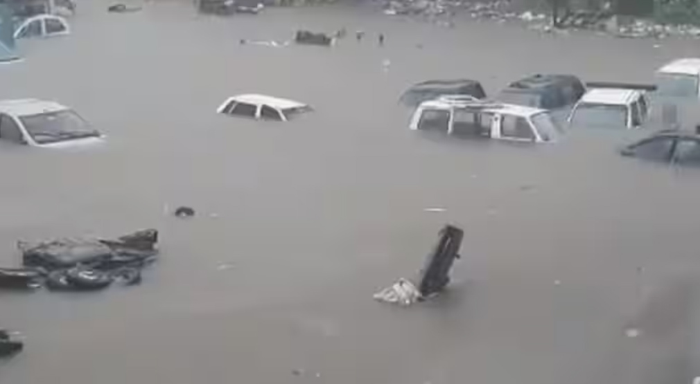 गुजरात में आईएमडी ने फिर भारी बारिश की दी चेतावनी, बाढ़ में डूबे राजकोट, सूरत और गिर सोमनाथ
