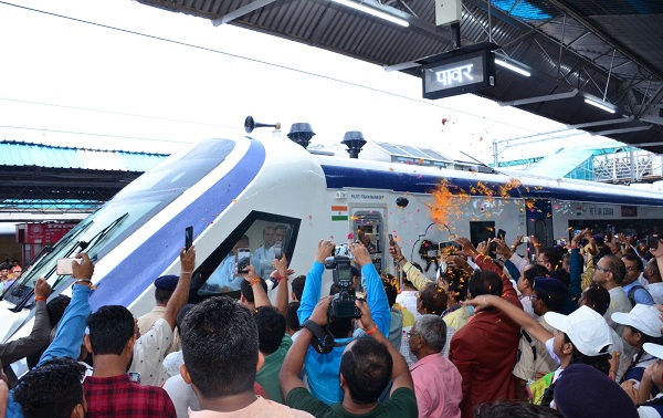 Jabalpur: वंदे भारत ट्रेन कहां के लिए चले, क्या हो टाइमिंग, कहां हो हाल्ट.? रेलवे ने मांगे सुझाव
