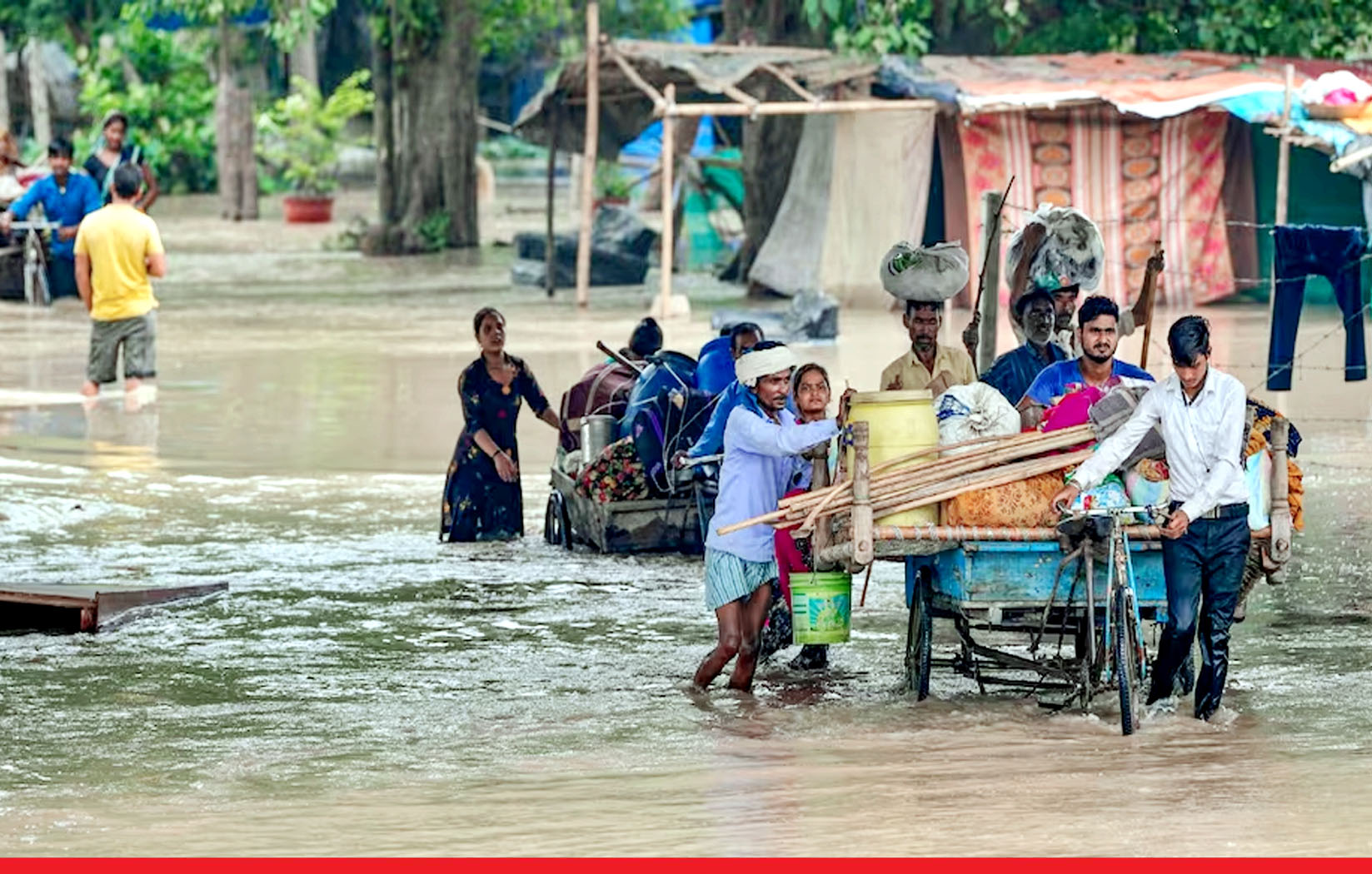 गुजरात-महाराष्ट्र में बाढ़: दिल्ली में फिर यमुना खतरे के निशान से पार, भारी बारिश का अलर्ट जारी