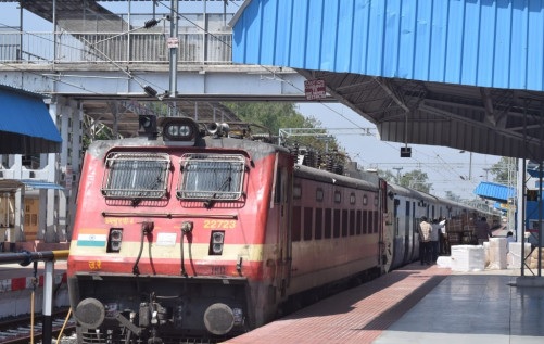 Rail News: जबलपुर-हजरत निजामुद्दीन श्रीधाम एक्सप्रेस 6.00 घंटे री-शेड्यूल, देर रात होगी रवाना