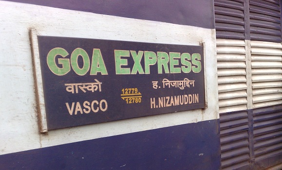 रेलवे से हुआ बड़ा ब्लंडर: गोवा एक्सप्रेस समय से 90 मिनट पहले रवाना हुई, मचा हड़कम्प, फिर यह हुआ