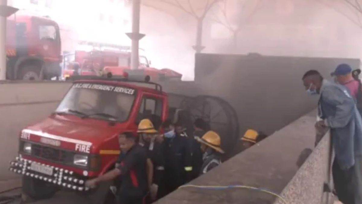 गुजरात : अहमदाबाद के अस्पताल में लगी भीषण आग, 100 मरीजों को किया रेस्क्यू
