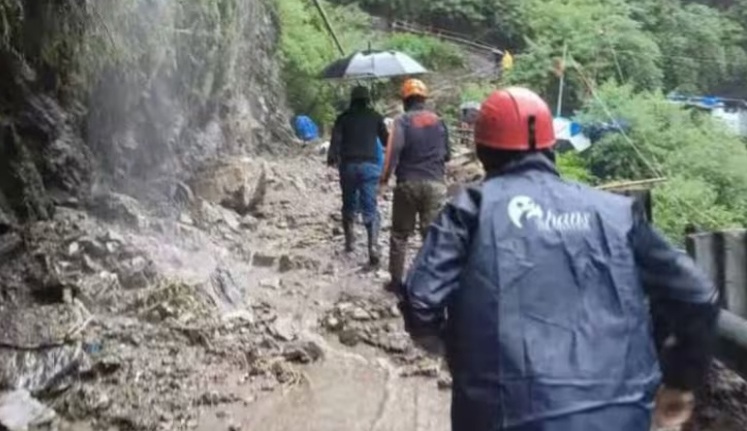 Uttarakhand: केदारघाटी में भारी बारिश से तबाही, गौरीकुंड में बाढ़ और भूस्खलन से बच्चों सहित 12 लोग लापता
