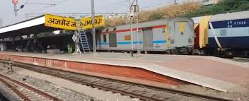 राजस्थान : अजमेर के रेलवे क्लब पर छापा डालकर 34 लोगों को किया गिरफ्तार