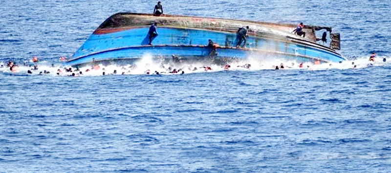 इस अफ्रीकी देश में बीच समुंदर में बोट पलटी, 60 से ज्यादा की मौत