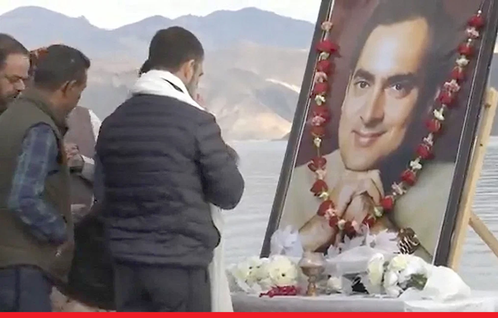 राहुल गांधी ने लद्दाख में पैंगोंग झील के किनारे दी पिता और पूर्व पीएम राजीव गांधी को श्रद्धांजलि