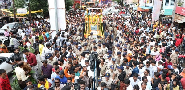 सीएम शिवराजसिंह चौहान के जनदर्शन में जमकर हुआ प्रदर्शन, भाजपा कार्यकर्ताओं ने किया भव्य स्वागत