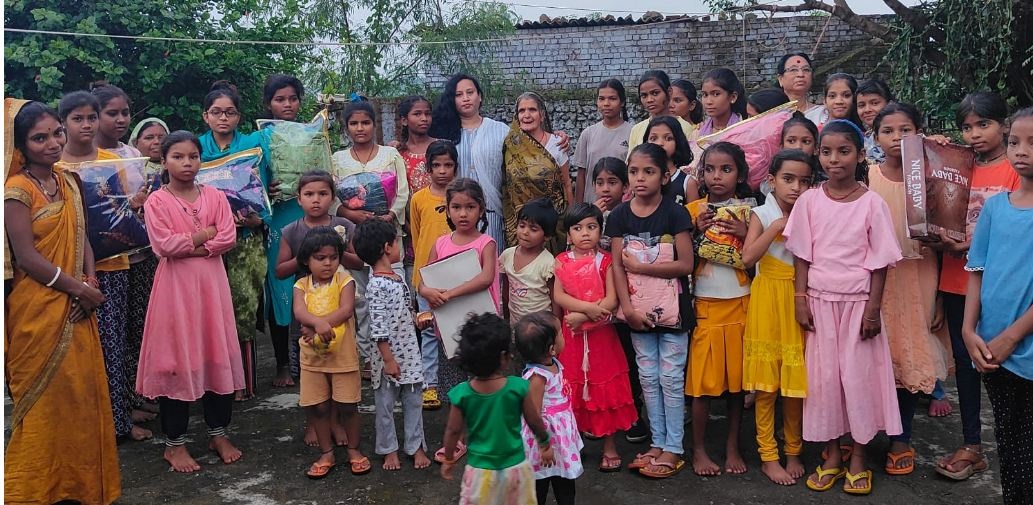 Jabalpur: रक्षाबंधन पर बच्चियों को किए गए वस्त्र वितरित..!