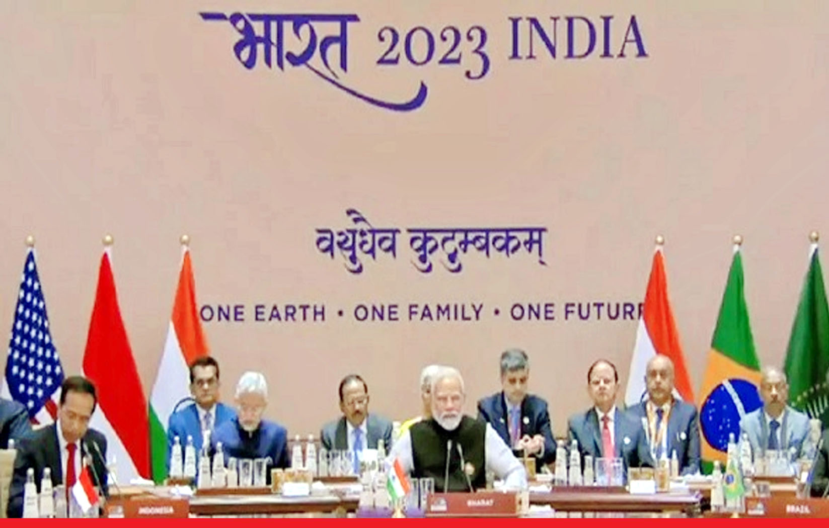 G20 Summit का तीसरा सत्र ‘वन फ्यूचर’ शुरू, नेताओं ने PM मोदी को पौधा भेंट कर दिया शांति का संदेश