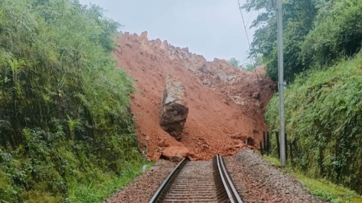 Rail News : कोरापुट-विशाखापटनम मार्ग पर भूस्खलन, रेलमार्ग बाधित, ट्रेनें रद्द