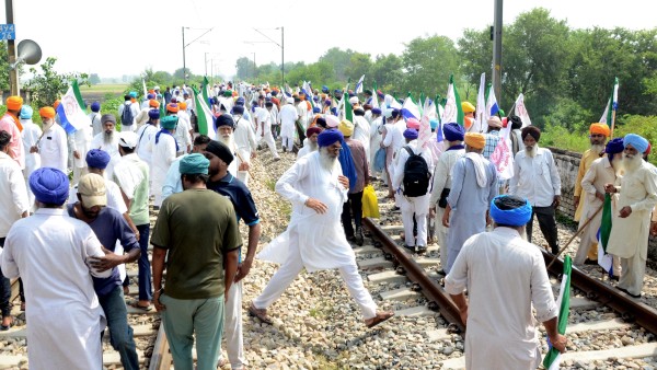 पंजाब में किसान आंदोलन से थमे रेल के पहिए, 90 एक्सप्रेस-150 लोकल ट्रेन रद्द, यात्रियों की बढ़ी परेशानी