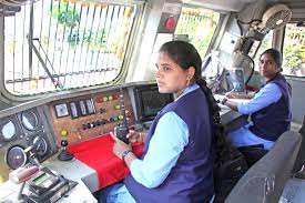 रेलवे बोर्ड महिला लोको पायलट व ट्रैक मेंटेनर्स को नौकरी की श्रेणी बदलने के लिए देगा मौका, रेल जोनों से मांगी जानकारी