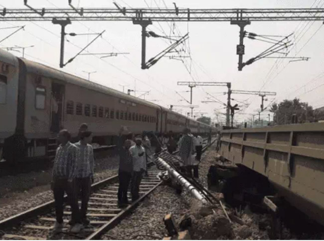 Rail News: मालगाड़ी के 3 डिब्बे हुए डिरेल, मुगलसराय-प्रयागराज रूट पर रेल यातायात प्रभावित