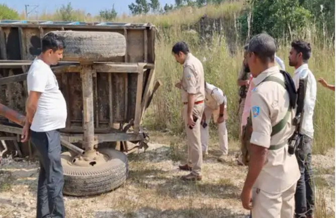 झारखंड में रेल हादसा: ट्रेन ने ट्रैक्टर को मारी टक्कर, तीन की मौत, पांच हुए घायल