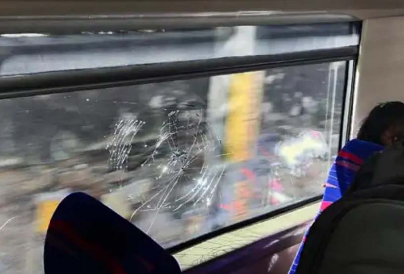 वंदे भारत ट्रेन पर पथराव, राजकोट में खिड़कियों के कांच टूटे, गुजरात के गृहमंत्री भी इसी ट्रेन में थे सवार