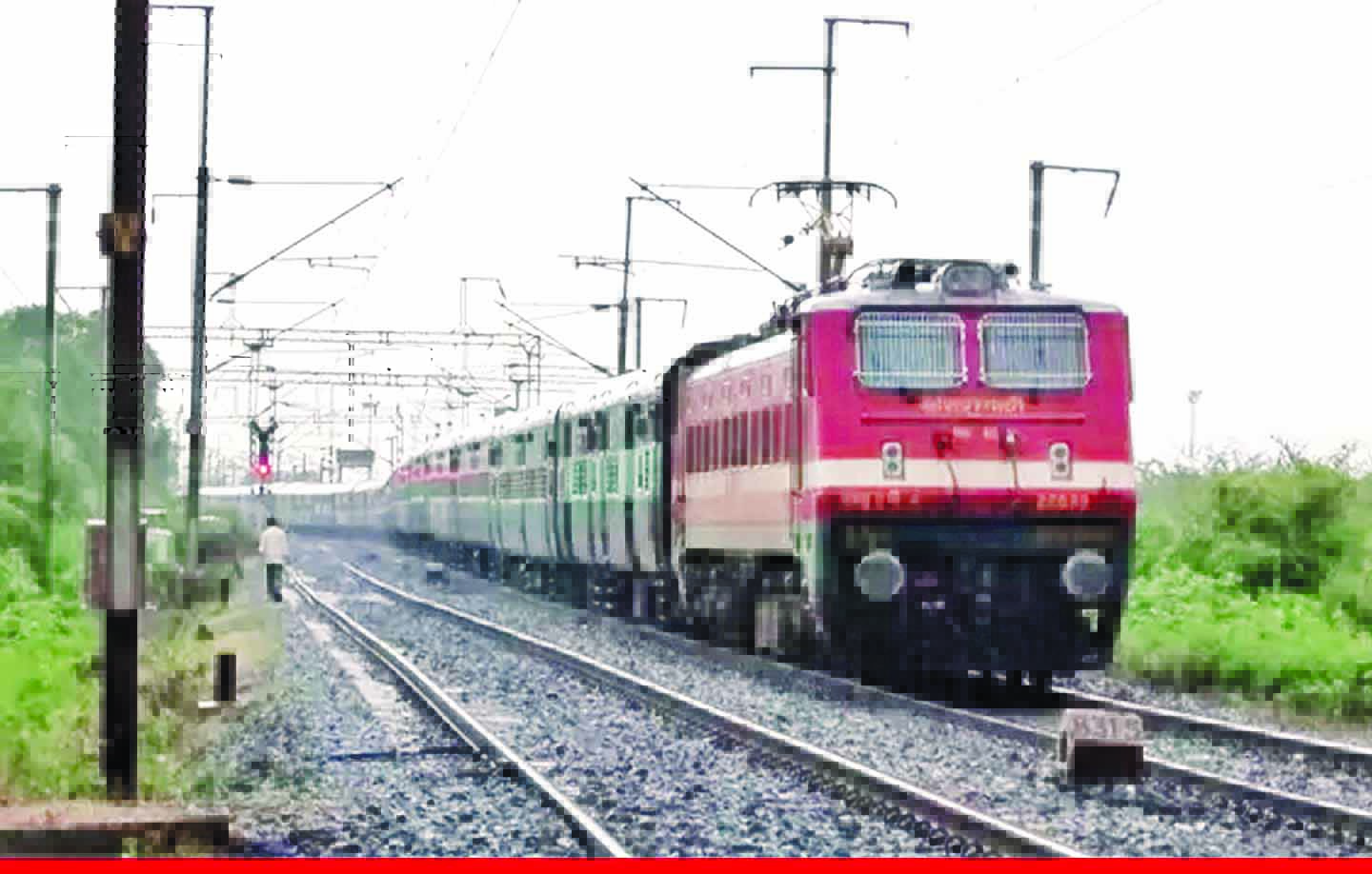 पश्चिम बंगाल: रेल हादसा टला, हावड़ा से मुंबई जा रही ट्रेन के दो डिब्बे हुए अलग
