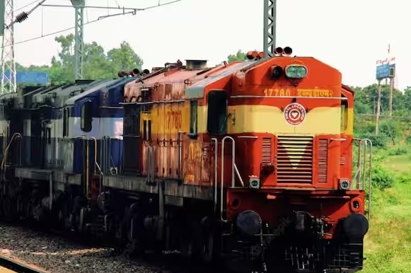 MP: ट्रायल रन में दौड़ी ट्रेन के कुचलने से दो छात्राओं की मौत, इंदौर-देवास डबलिंग पर पहली बार था ट्रायल रन..!