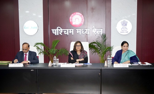 रेलवे बोर्ड अध्यक्ष एवं मुख्य कार्यकारी अधिकारी श्रीमती जया वर्मा सिन्हा ने पमरे संरक्षा परफॉर्मेंस की समीक्षा बैठक ली