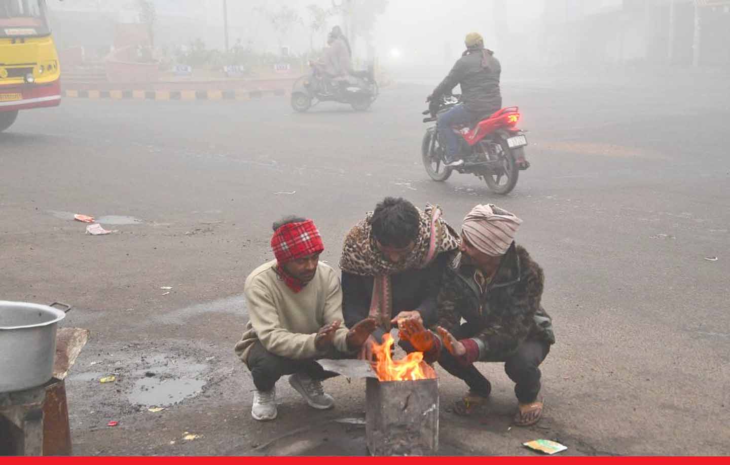 दिल्ली का तापमान शिमला और देहरादून से भी कम, NCR में घने कोहरे से शून्य हुई विजिबिलिटी