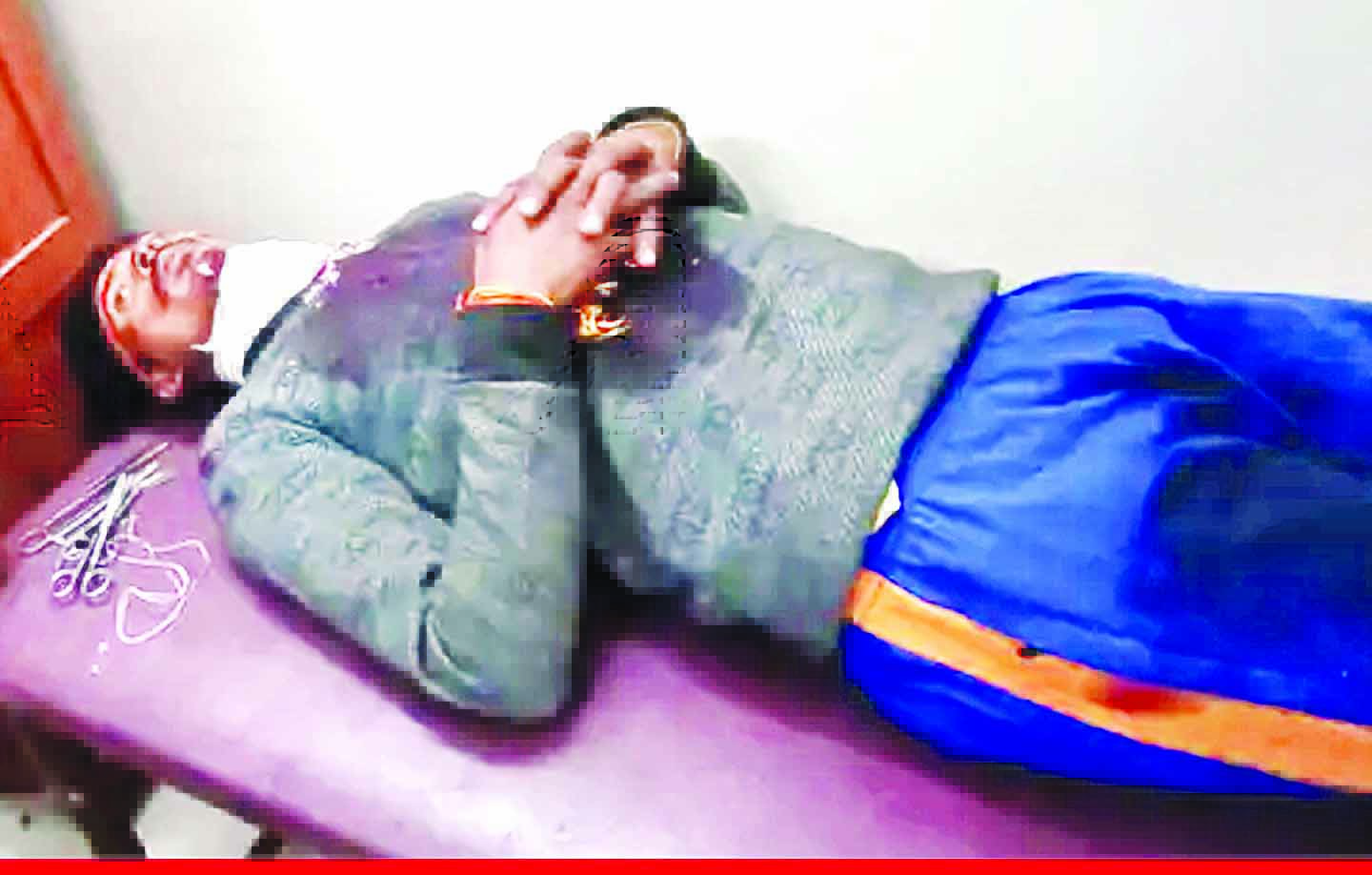 मैहर: भक्त ने मां शारदा को किया प्रणाम फिर बलि देने अपनी गर्दन पर चलाया  चाकू news in hindi