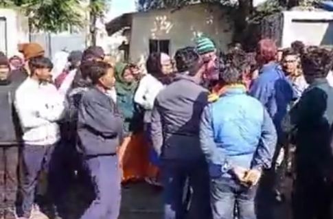 जबलपुर: आक्रोशित सफाई कर्मियों ने रांझी थाना का किया घेराव, मारपीट से भड़का है गुस्सा..!