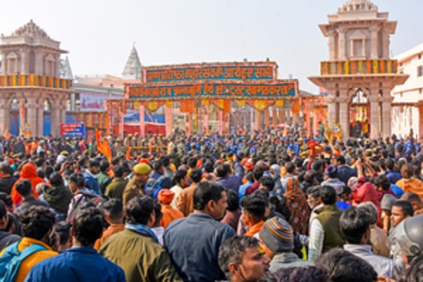 अयोध्या में 18.75 लाख श्रद्धालुओं ने किए श्रीरामलला के दर्शन, लगातार बढ़ रही भीड़़