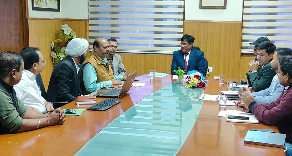 पमरे के PCEE कोटा पहुंचे, WCREU ने कोटा मंडल के कर्मचारियों की समस्याओं से कराया अवगत, हल करने रखी मांग