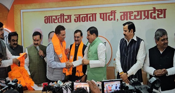 MP: जबलपुर के महापौर अन्नू कांग्रेस छोड़ भाजपा में हुए शामिल, जबलपुर से लड़ सकते है सांसद का चुनाव..!