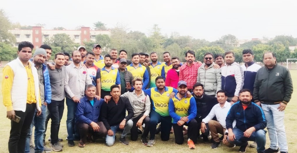 जबलपुर: रेलवे अंतर विभागीय खेल प्रतियोगिता के क्रिकेट मैच में इंजीनियरिंग टीम ने आरपीएफ को हराकर फाइनल में पहुंचा