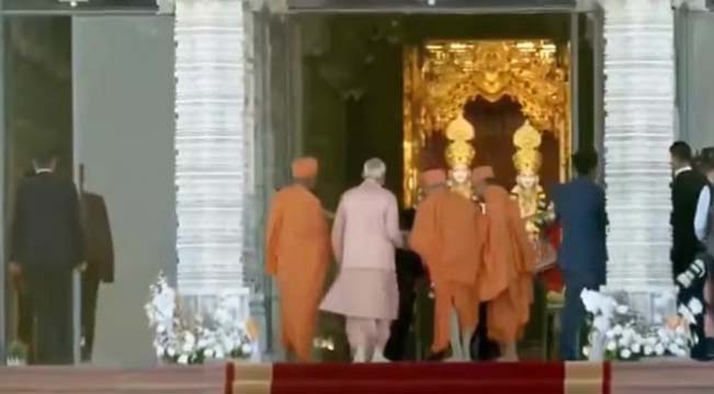 पीएम मोदी ने यूएई के पहले हिंदू मंदिर का किया उद्घाटन, बड़ी संख्या में पहुंचे लोग