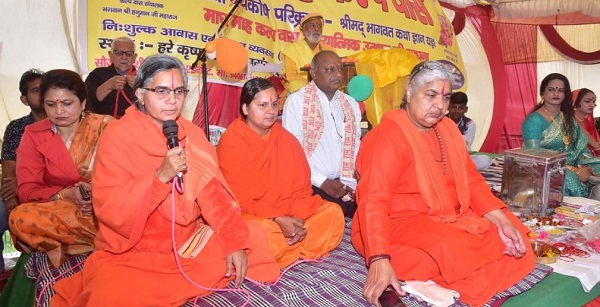 जबलपुर: हरे कृष्णा आश्रम भेड़ाघाट में मातृत्व प्राप्ति के लिए गोद भराई की रस्म-5000 सुहागलें आयोजित की गई