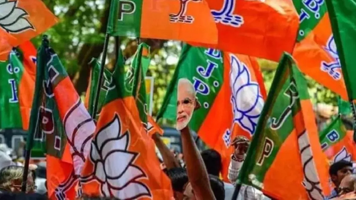 महाराष्ट्र में लोकसभा चुनाव से पहले सीटों के बंटवारे को लेकर उलझी हैं राजनीतिक पार्टियां