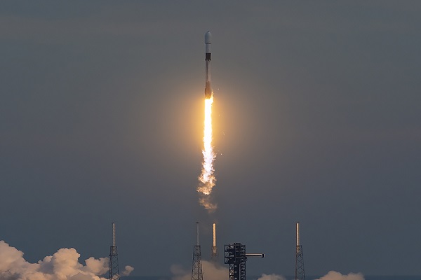 एलन मस्क की कंपनी SPACE X ने 6 घंटे के अंदर 46 स्टारलिंक उपग्रहों को किया प्रक्षेपित