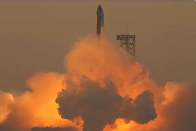 दुनिया का सबसे ताकतवर राकेट स्टारशिप लॉन्च, मस्क के मंगल मिशन की टेस्टिंग