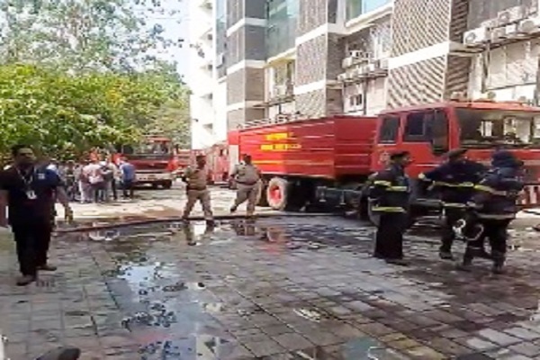 महाराष्ट्र: मुंबई की छह मंजिला इमारत में लगी आग, 40 लोगों को सुरक्षित निकाला