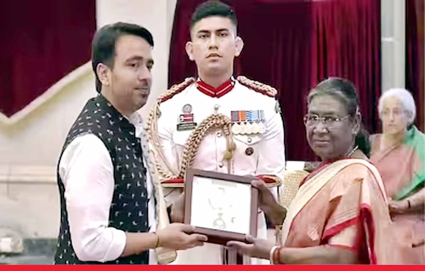 राष्ट्रपति द्रौपदी मुर्मू ने आज पांच हस्तियों को किया भारत रत्न से सम्मानित