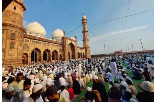 एमपी: ईद पर मौलाना की नसीहत, गाय-बैल के व्यापार से दूर रहे मुस्लिम, सोशल मीडिया पर बदलना होगी छवि..!