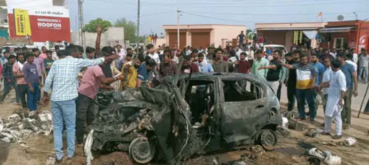 राजस्थान में हृदय विदारक घटना, चलते ट्रक में पीछे से कार घुसी, 2 बच्चों समेत 6 लोग जिंदा जले