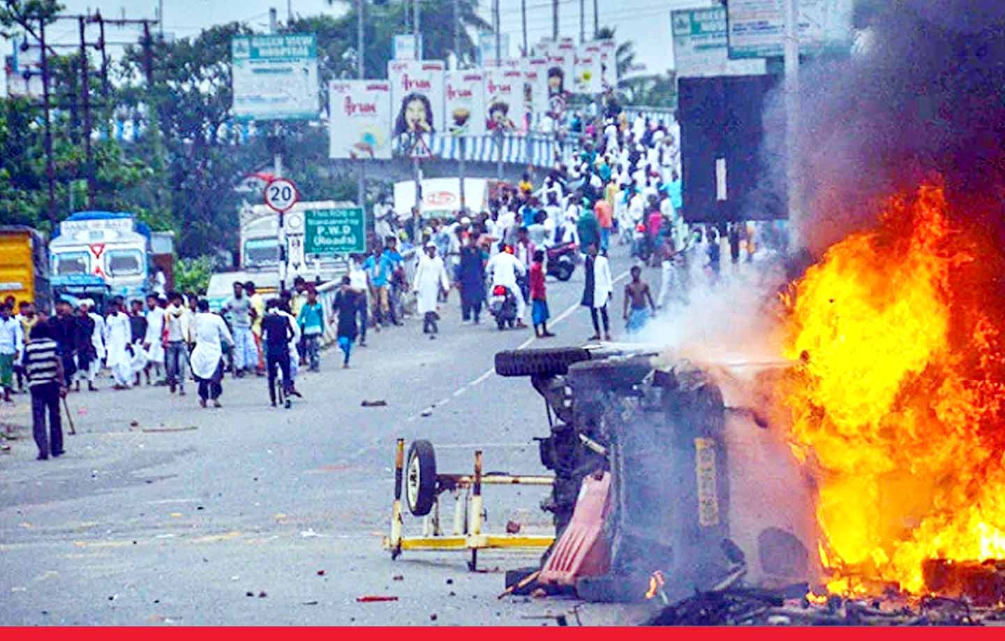 पश्चिम बंगाल: मुर्शिदाबाद हिंसा मामले में चुनाव आयोग का एक्‍शन, थाना प्रभारियों को पद से हटाया