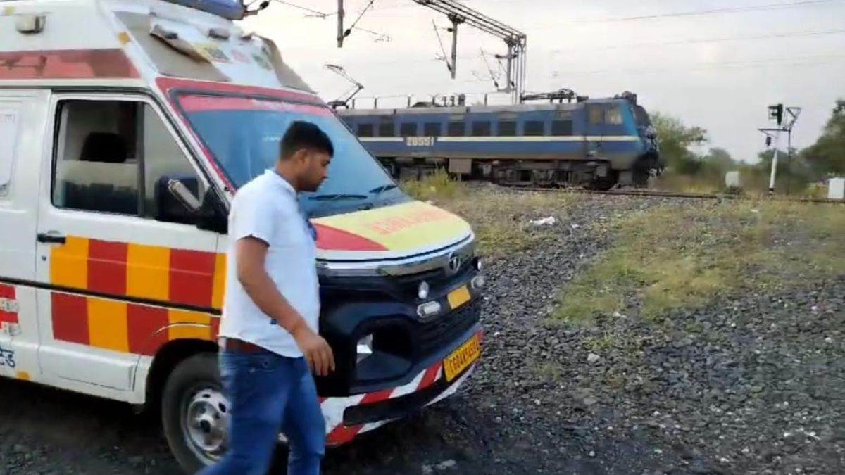 रेल न्यूज: मालगाड़ी के लोको पायलट की अचानक बिगड़ी तबीयत, श्रीधाम स्टेशन के पास बीच रास्ते रोकी ट्रेन