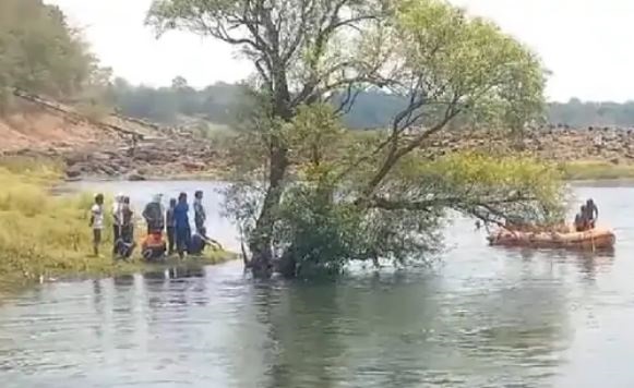 JABALPUR: जिलहरी घाट में डूबे दो युवक अभी भी लापता, तलाश में जुटी गोताखोर टीम..!