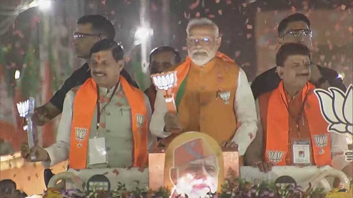 एमपी: प्रधानमंत्री नरेन्द्र मोदी का भोपाल में रोड शो शुुरू, मालवीय नगर तिराहे से रवाना, भारी भीड़ मौजूद