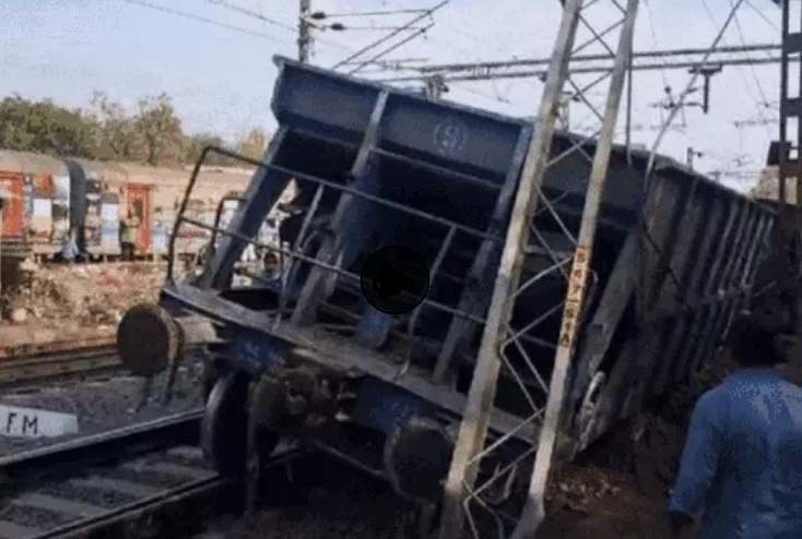 एमपी में रेल हादसा: बिना इंजन दौड़ी मालगाड़ी, 5 डिब्बे पटरी से उतरे, खंडवा में इटारसी-मुंबई रूट ढाई घंटे बाधित रहा