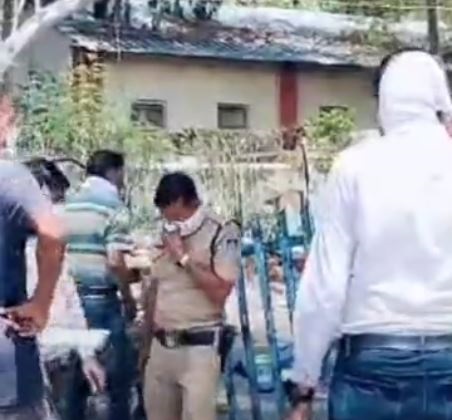 MP: रेलवे क्वाटर में कर्मचारी की लाश मिलने से सनसनी, पांच दिन पहले हुई है मौत..!