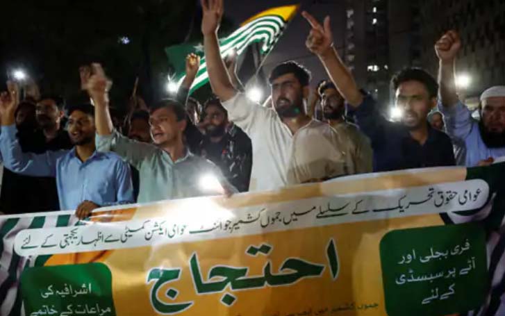 पीओके में महंगाई के खिलाफ 4 दिन से विरोध जारी, पाकिस्तानी रेंजर्स पर पत्थरों से हमला