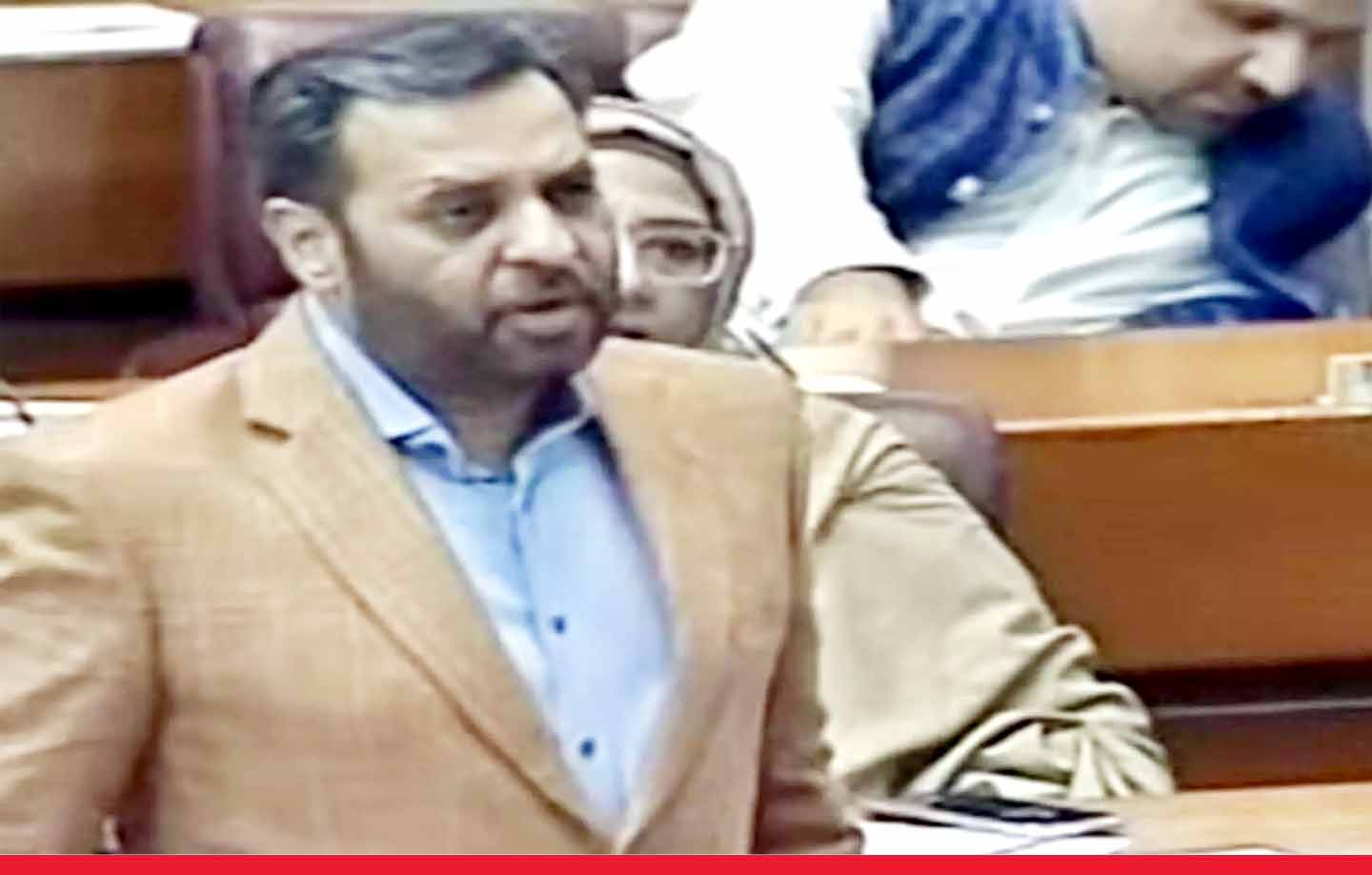 पाकिस्तानी विधायक ने दिखाई अपने देश की औकात कहा- वे चांद पर जा रहे हैं, हम गटर में